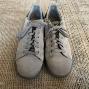 Men's Stan Smith Adidas - Gray Suede - Excellent Condition
